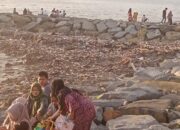 Tumpukan Sampah Masih Hantui Pantai Padang di Hari Lebaran, Ini Kata DLH
