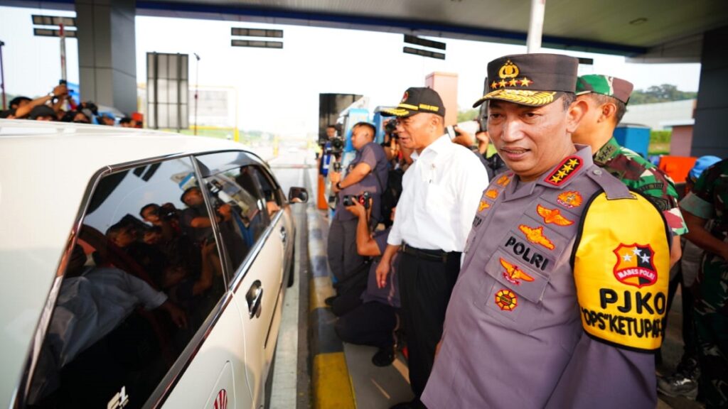 Kapolri cek pengaturan lalin di jalur mudik. (Dok. Istimewa)