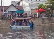 Layanan Perahu Hias Gratis di Festival Muaro Padang Dikerubungi Wisatawan