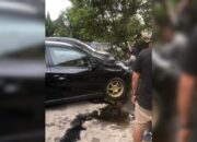 Diduga Hindari Kejaran Polisi, Dua Mobil Tabrakan di Pasar Raya Padang
