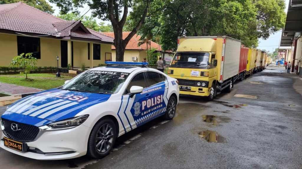 Paket sembako bantuan Kapolri untuk dibagikan kepada warga. (Dok. istimewa)