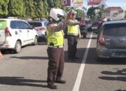 Kendaraan Parkir di Pinggir Jalan, Basko Grand Mall Macet Parah