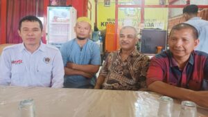 Anggota KBPKL memberikan keterangan pers dan membantah ketuanya terhadap salah seorang pengurus KPP. (Foto: Dok. Istimewa)