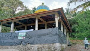 Masjid Bahrul Ulum di pedalaman Mentawai yang menjadi lokasi bantuan UPZ Semen Padang. (Dok. Istimewa)