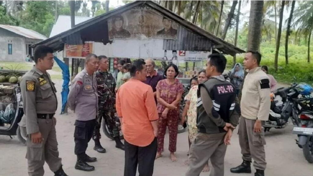 Satpol PP Padang tegur pemilik pondok baremoh di Koto Tangah. (Dok. Istimewa)