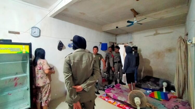 Razia panti pijat plus-plus di kawasan Air Tawar Timur pada Senin (8/5/2023) malam. (Foto: Dok. Satpol PP Kota Padang)