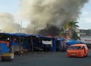 Puluhan Lapak PKL di Pasar Raya Padang Terbakar, Damkar Terjunkan 7 Mobil