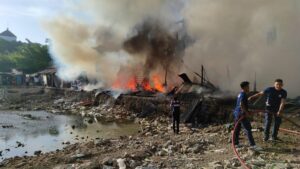 Situasi pasca kebakaran di Kompleks Fase VII Pasar Raya pada Rabu (17/5/2023) pagi. (Foto: Dok. Polsek Padang Barat)