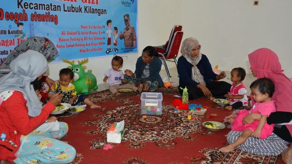 Program baduta atasi stunting yang digalakkan Semen Padang di Lubuk Kilangan. (dok. Istimewa)