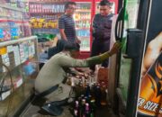 Razia Miras, Satpol PP Padang Temukan Puluhan Botol hingga Wanita Malam