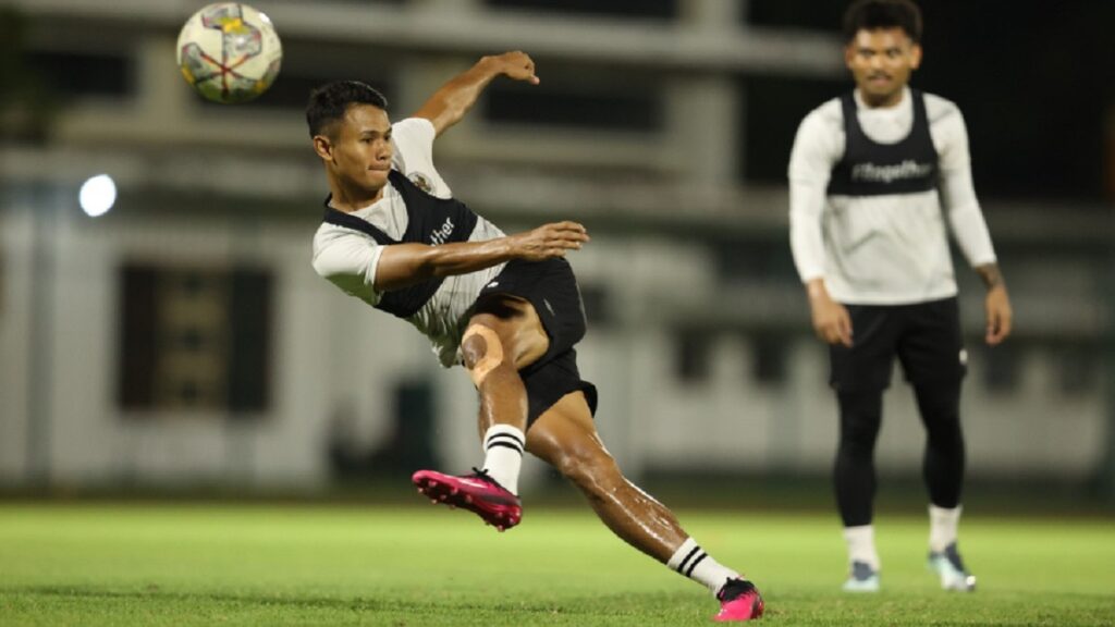 Dimas Drajad saat latihan jelang FIFA Matchday. (dok. PSSI)