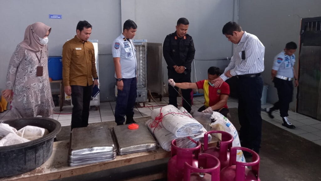 Kunjungan Anggota Ombudsman RI, Jemslu Hutabarat ke Rutan Kelas IIB Padang. (Foto: Dok. Rutan Padang)