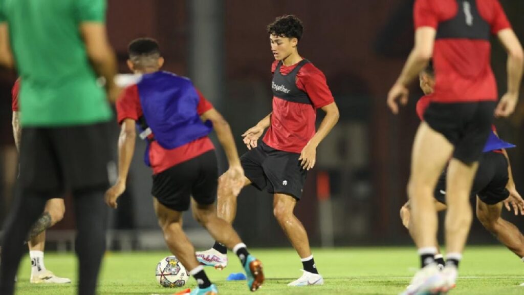 Rafael Struick saat latihan bersama pemain Timnas senior jelang FIFA Matchday. (dok. PSSI)