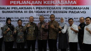 MoU Semen Padang dan BP2P Sumatera III terkait rumah layak huni. (Dok. Istimewa)