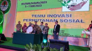 Penandatanganan kesepahaman bidang lingkungan antara Semen Padang dan KLHK. (dok. Istimewa)