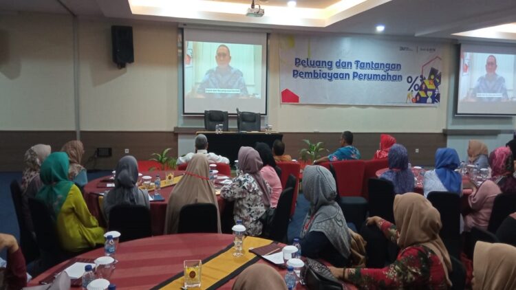 Anggota Komisi VI DPR RI asal Sumbar Andre Rosiade membuka acara seminar sosialisasi BUMN di Hotel Truntum Padang, Senin (26/6/2023). (Foto: Adiyansyah Lubis/radarsumbar.com)