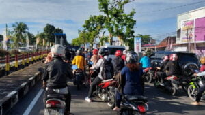 Macet di Jalan Hamka karena iven Penas Tani. (dok. Radarsumbar.com)