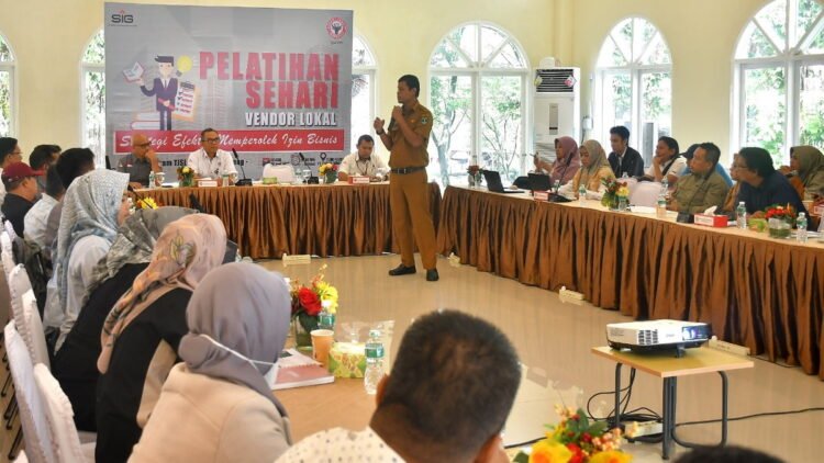 Pelatihan Sehari terhadap vendor lokal yang digelar PT Semen Padang. (dok. Istimewa)