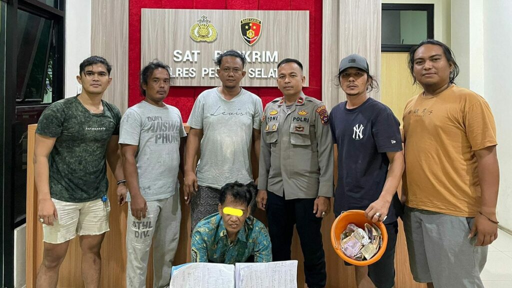 Pelaku judi togel Hong Kong ditangkap di Lengayang. (Foto: Dok. Polres Pessel)