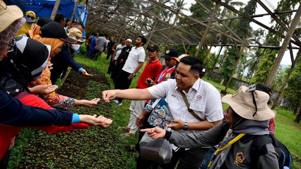 Rombongan Penas Tani berkunjung ke PT Semen Padang. (Dok. istimewa)