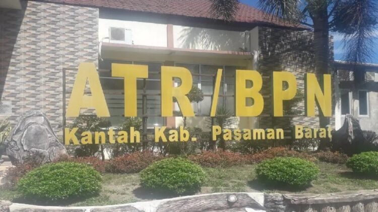 Badan Pertanahan Nasional Pasaman Barat, Sumatera Barat menargetkan penerbitan sertifikat pada program Pendaftaran Tanah Sistematis Lengkap (PTSL) sebanyak 3.000 bidang tanah selama 2023 ini. (Antara/Altas Maulana).
