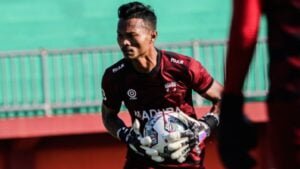 Eks kiper Madura Fakhrurrazi Kuba kini bergabung dengan Semen Padang FC. (dok. istimewa)