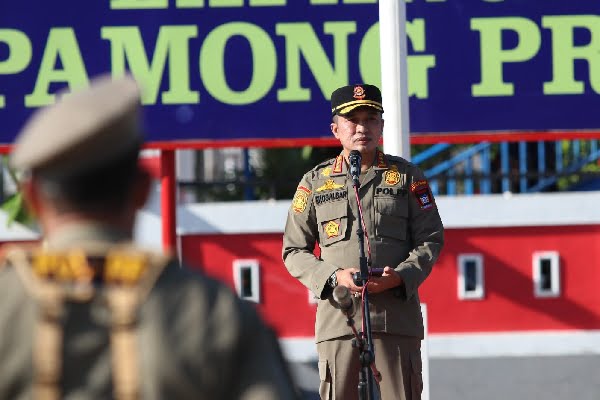 Wakil Wali Kota Padang, Ekos Albar pimpin apel gelar pasukan Satpol PP. (Foto: Dok. Humas)