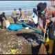 Aksi bersih pantai yang dilakukan secara serentak oleh Polri pada Kamis (13/7/2023) pagi. (Foto: Dok. Polsek Koto Tangah)