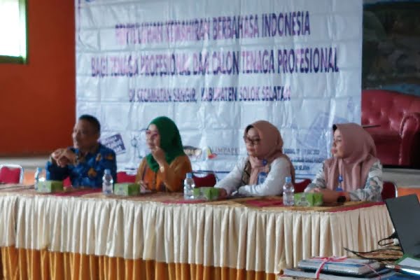 Pelatihan kemahiran berbahasa yang dilakukan oleh Balai Bahasa Sumbar di Kabupaten Solok Selatan. (Foto: Dok. BBPSB)