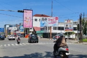 Kondisi lampu merah di Simpang Olo Ladang, Kecamatan Padang Barat mati beberapa hari belakangan. (Foto: Dok. Radarsumbar.com/Herru Iriawan)