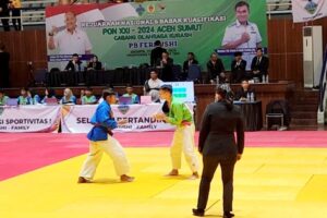 Salah satu atlet Kurash Sumbar berjibaku melawan atlet dari daerah lain dalam Kejurnas Pra-PON Aceh Sumut 2024. (Foto: Dok. Ferkushi Sumbar)
