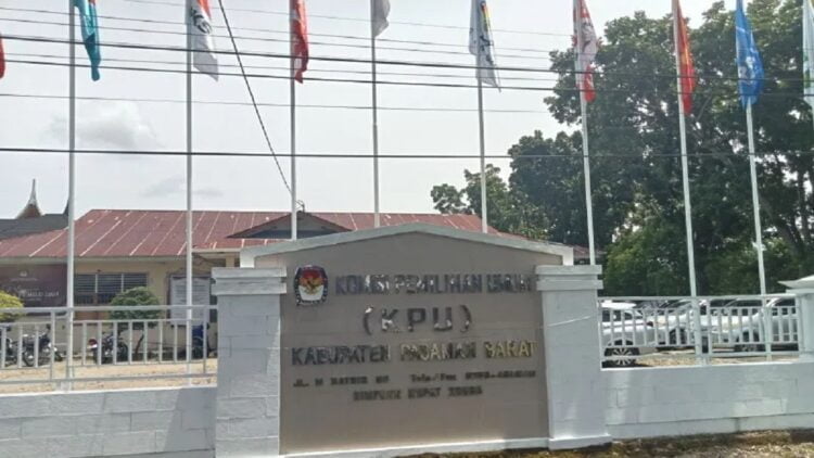 Kantor KPU Pasaman Barat. (Antara/Altas Maulana)