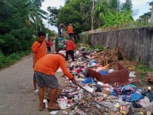 Tumpukan sampah terlihat di salah satu sudut Kota Padang. (Foto: Dok. Istimewa)