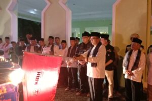 Wali Kota Padang, Hendri Septa melepas pawai peringatan 1 Muharram 1445 Hijriah. (Foto: Dok. Radarsumbar.com)