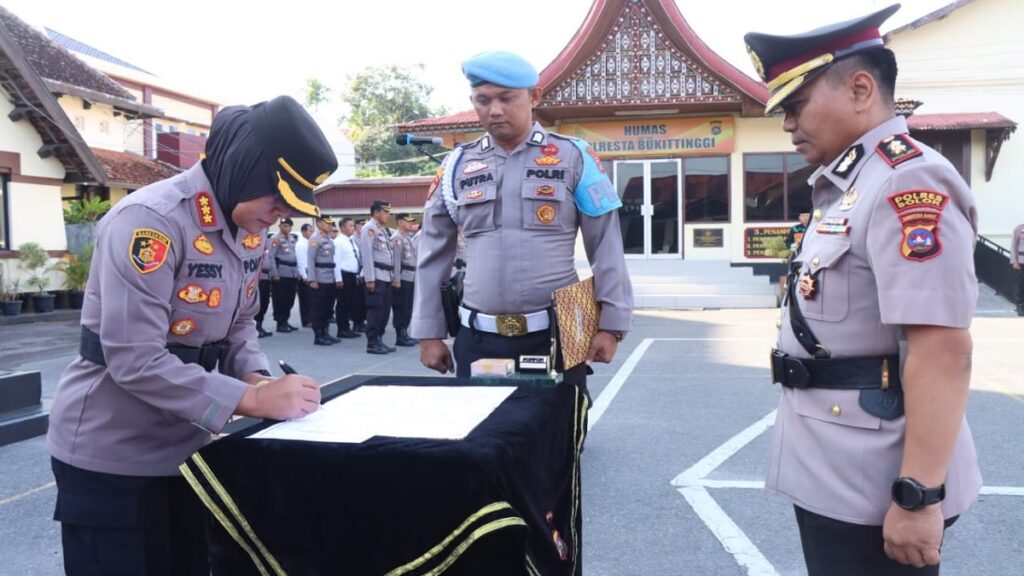 Pelantikan Wakapolresta pertama di Polres Bukittinggi, AKBP Apri Wibowo. (Foto: Dok. Polres Bukittinggi)