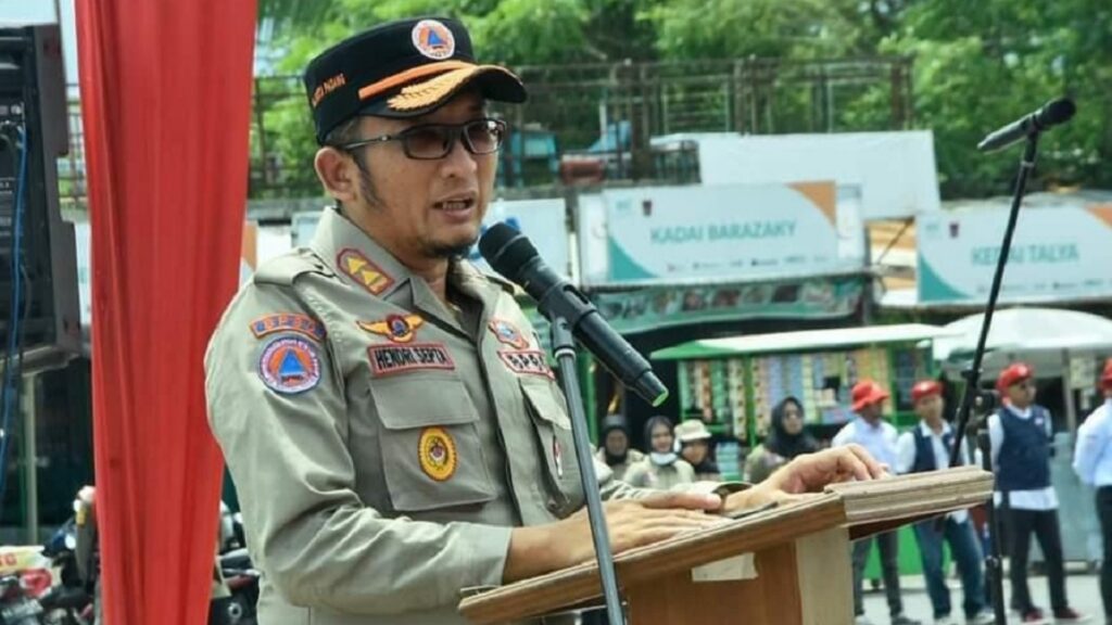 Wali Kota Padang Hendri Septa saat memberi arahan kepada instansi terkait untuk penanggulangan banjir. (dok. Diskominfotik Padang)