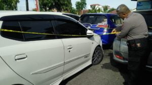 Barang bukti mobil rental yang diamankan Polsek Nanggalo. (dok. Radarsumbar.com)