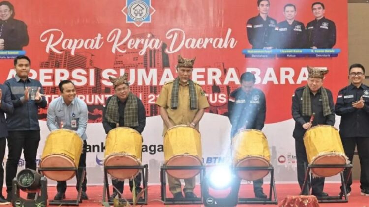 Gubernur Sumatera Barat (Sumbar) Mahyeldi membuka Rapat Kerja Daerah (Rakerda) Apersi Sumbar, Senin (21/8/2-23). ANTARA/HO-Biro Adpim Sumbar