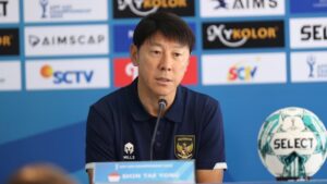 Shin Tae-yong saat konpers sebelum laga Indonesia vs Thailand di AFF Cup 2023. (dok. PSSI)
