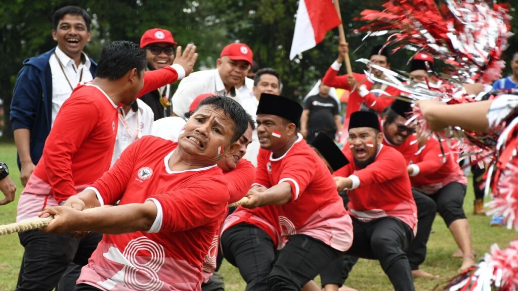 Aneka lomba HUT ke-78 RI di Semen Padang. (dok. humas)