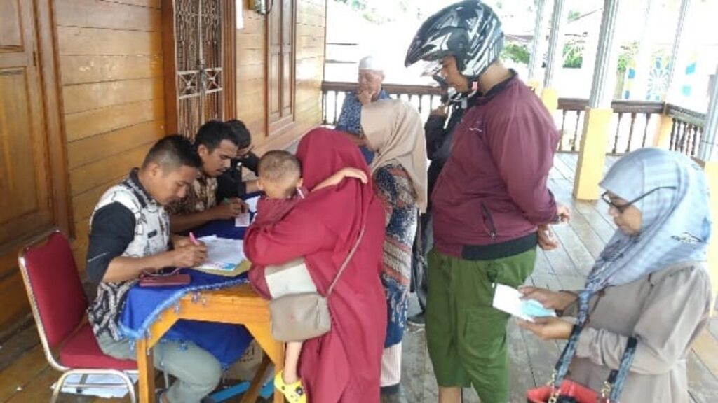 Antusias warga ikut jalan santai Gebu Minang di Pariaman. (dok. istimewa)