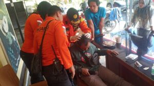 Evakuasi pendaki Gunung Marapi asal Siak, Riau. (Foto: Dok. Basarnas)