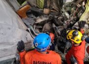 Truk Terguling dan Hantam Rumah Warga, Basarnas: Korban 2 Orang