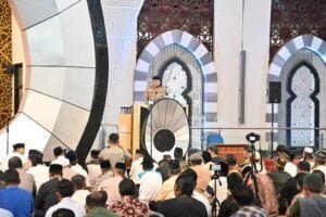 Kapolda Sumbar, Irjen Suharyono menggelar Jumat Curhat di Masjid Raya Sumbar. (Foto: Dok. Humas Polda Sumbar)