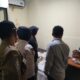 Razia Satpol PP di penginapan dan warung tuak pada Senin (14/8/2023) malam. (Foto: Dok. Satpol PP Padang)