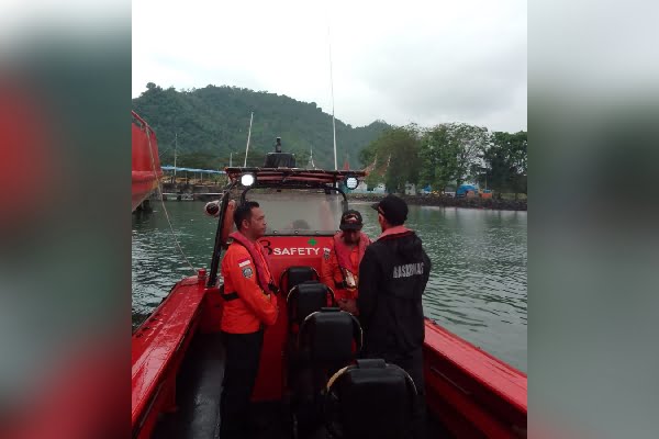 Tim SAR gabungan dikerahkan mencari nelayan yang terombang-ambing di sekitar Pulau Sibonta, Kota Padang. (Foto: Dok. Basarnas)