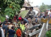 Truk Hantam Rumah Warga di Padang, Basarnas: Ada Korban Terjepit