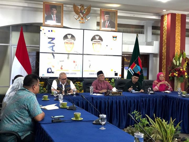 Pemko Padang membahas rencana pengoptimalan Lapangan Apeksi sebagai area berkumpul masyarakat. (Foto: Dok. Diskominfo Padang)