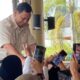Prabowo Subianto menyapa pendukungnya di Sumatera Barat (Sumbar). (Foto: Dok. Gerindra)