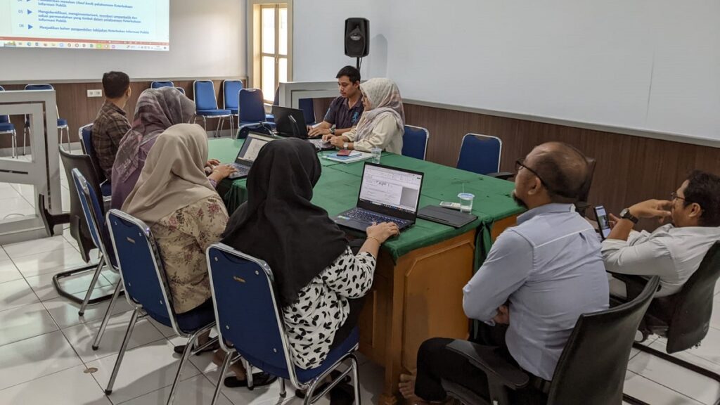 Verifikasi kuesioner Badan Publik di KI Sumbar. (dok. istimewa)